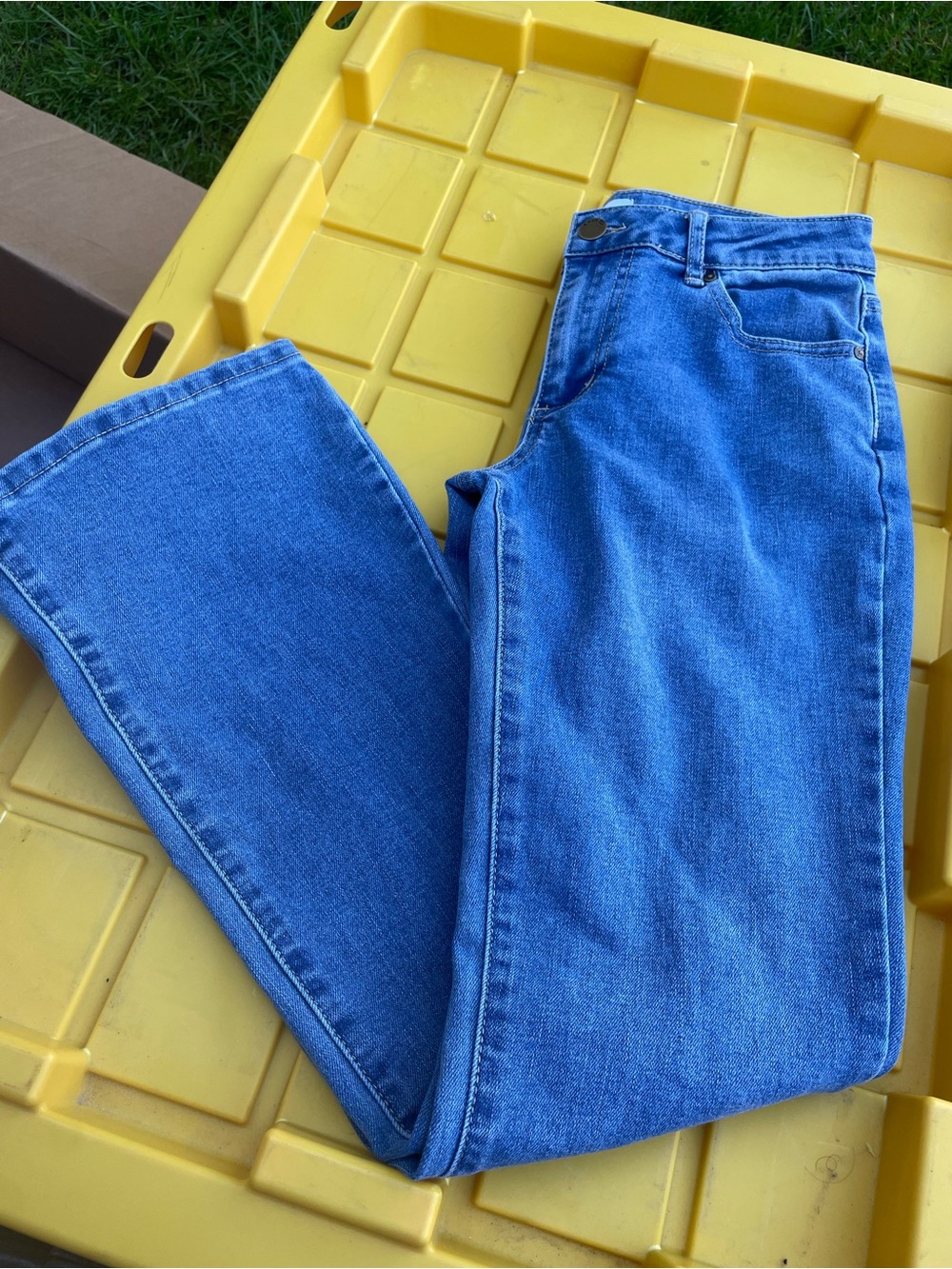 Tilly’s RSQ low rise flare girls Jeans in Classic Blue